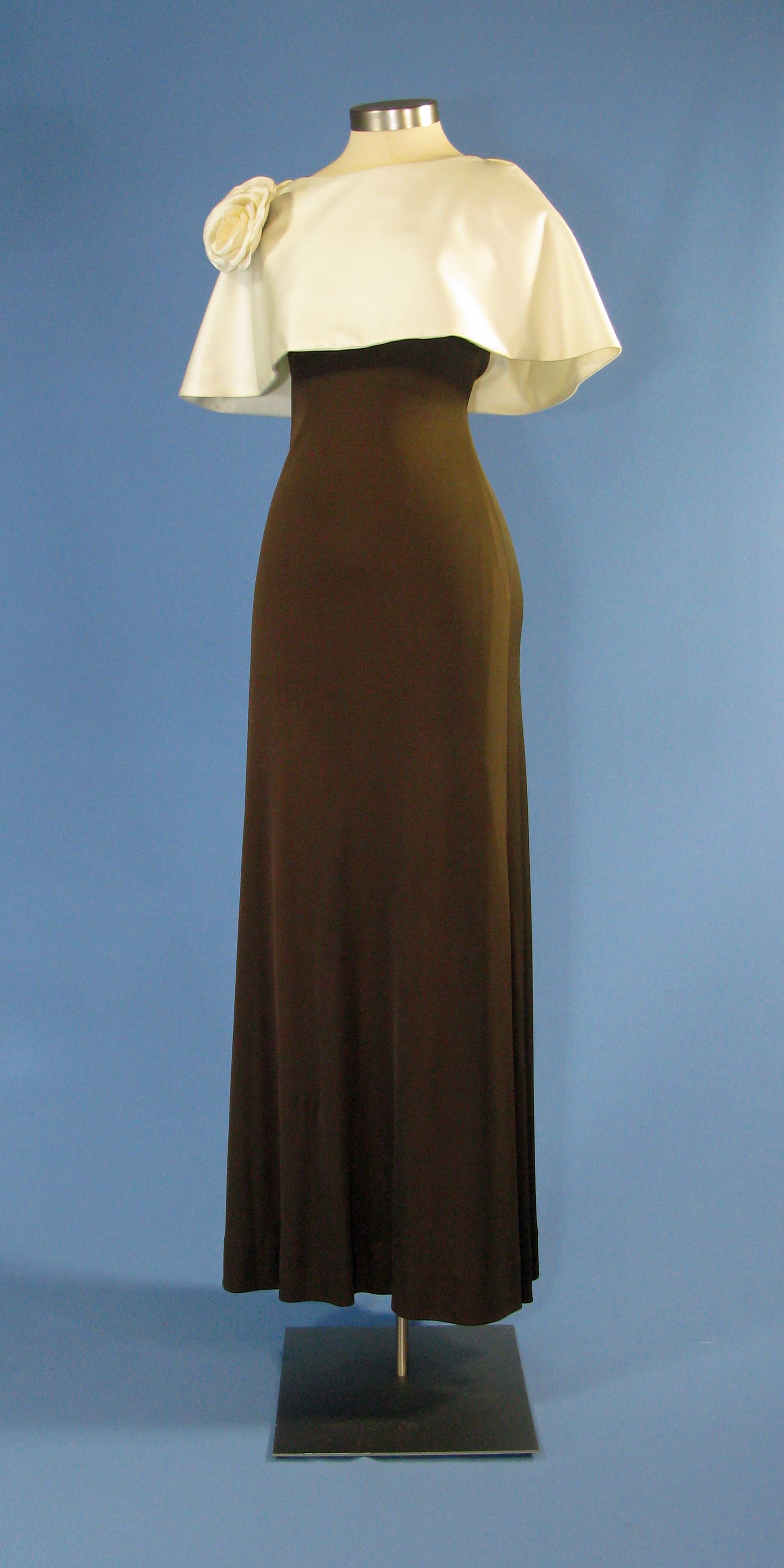 Vintage 1970s Eagle Cape Cape Dress 2