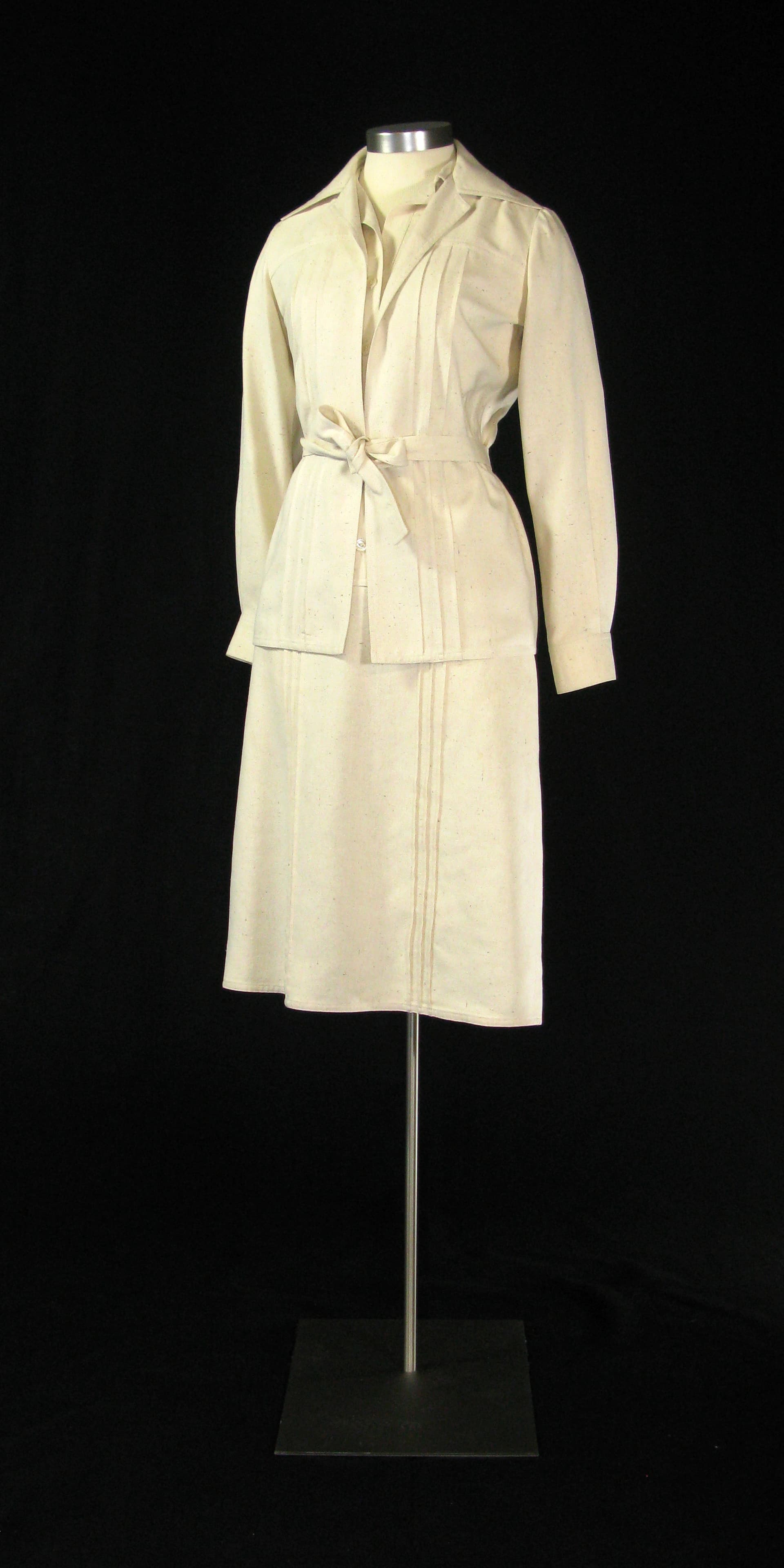 Vintage 1970s Eagle Cape Dress 3